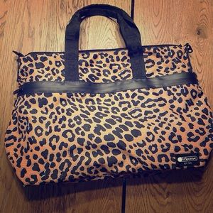 LeSportsac large leopard print tote 🐆